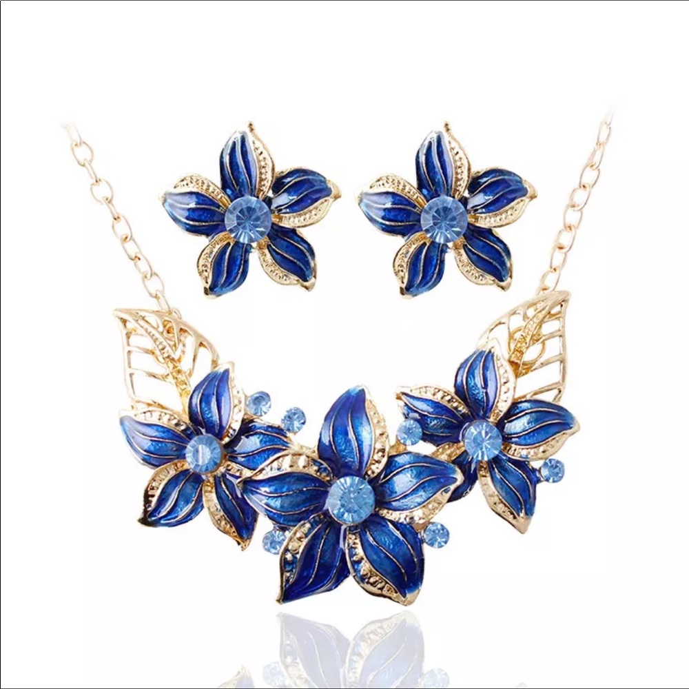 Blue ceramic flower necklace and earring set